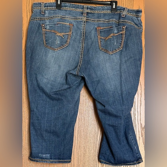 Zana di size 22 jean short capris - Picture 2 of 11